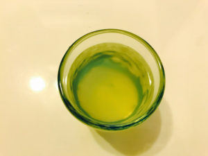 「津津蘆筍汁」の色