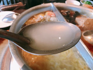 酸菜白肉鍋のスープ