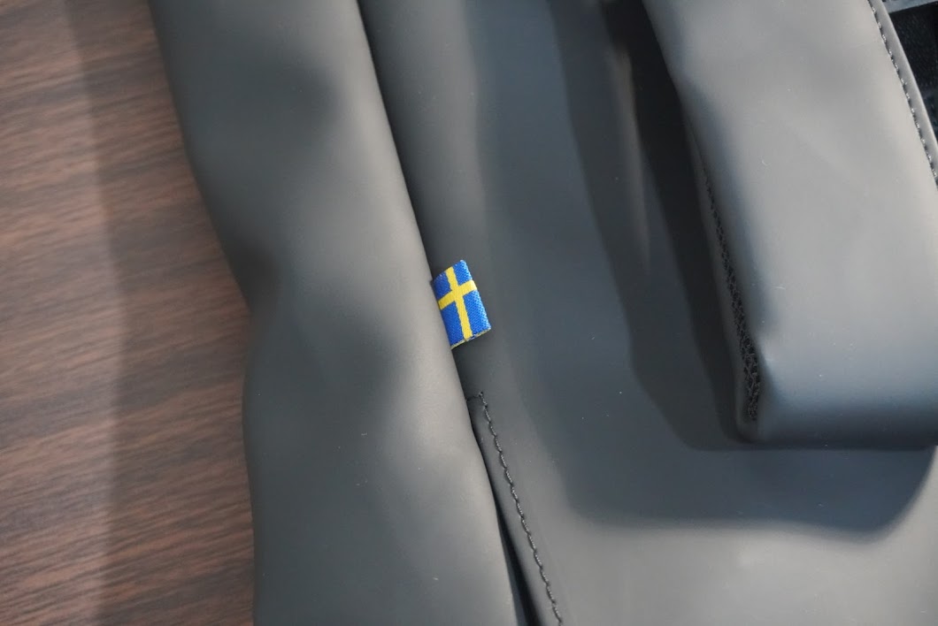 Gaston Luga - スウェーデン国旗も可愛い
